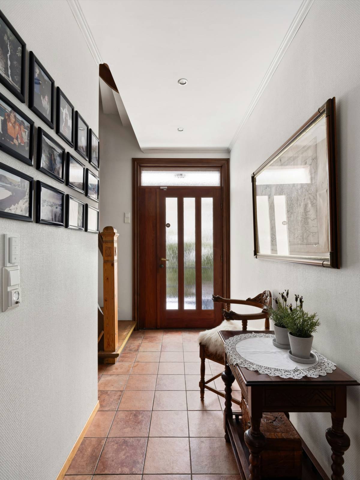 Main entrance & foyer