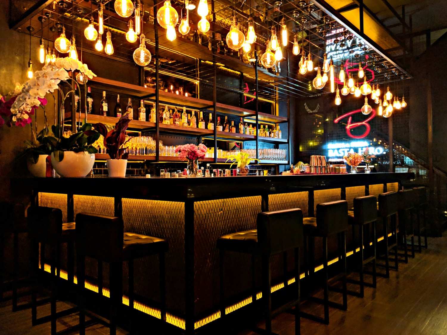 Bar & beverages